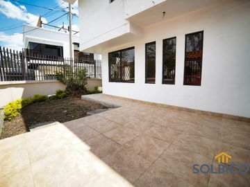 Casa de venta en Monay esquinera Cuenca