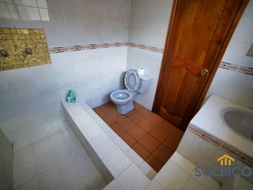 Casa de venta en Monay esquinera Cuenca