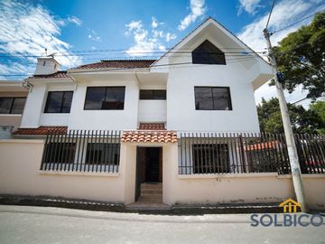 Casa de venta en Monay esquinera Cuenca