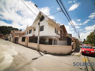 Casa de venta en Monay esquinera Cuenca