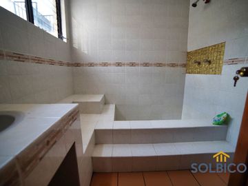 Casa de venta en Monay esquinera Cuenca