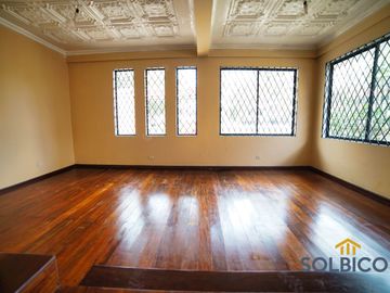 Casa de venta en Monay esquinera Cuenca