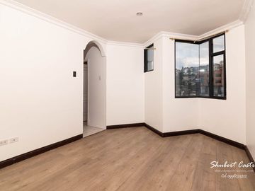 En venta departamento central cerca del parque central de Loja