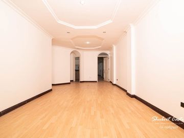 En venta departamento central cerca del parque central de Loja