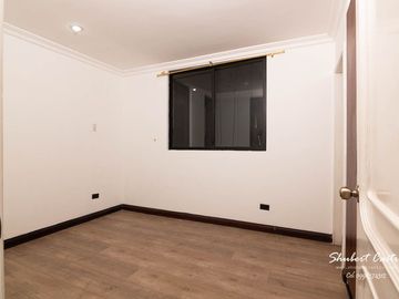 En venta departamento central cerca del parque central de Loja