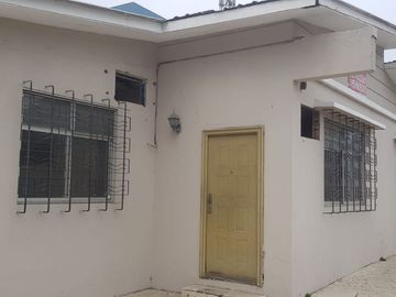 Venta de casa esquinera en Mirtos 902 e Higueras en Urdesa Guayaquil, importante corredor comercial.