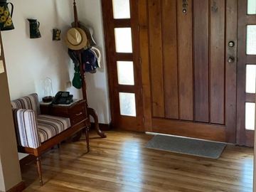 Villa en venta con 428m2T Calle Los Álamos y Av. Ordóñez Lasso