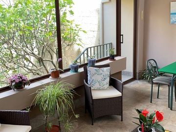 Villa en venta con 428m2T Calle Los Álamos y Av. Ordóñez Lasso