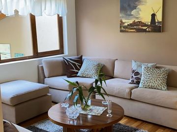 Villa en venta con 428m2T Calle Los Álamos y Av. Ordóñez Lasso