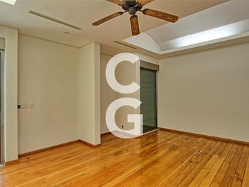 Casa en Venta en Cancun en Residencial Lagos del Sol Frente al Lago con 6 Rec