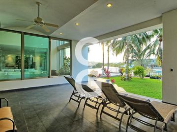 Casa en Venta en Cancun en Residencial Lagos del Sol Frente al Lago con 6 Rec