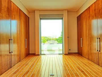 Casa en Venta en Cancun en Residencial Lagos del Sol Frente al Lago con 6 Rec