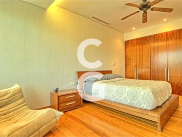 Casa en Venta en Cancun en Residencial Lagos del Sol Frente al Lago con 6 Rec
