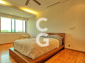 Casa en Venta en Cancun en Residencial Lagos del Sol Frente al Lago con 6 Rec