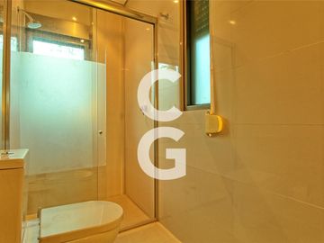 Casa en Venta en Cancun en Residencial Lagos del Sol Frente al Lago con 6 Rec