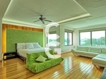 Casa en Venta en Cancun en Residencial Lagos del Sol Frente al Lago con 6 Rec