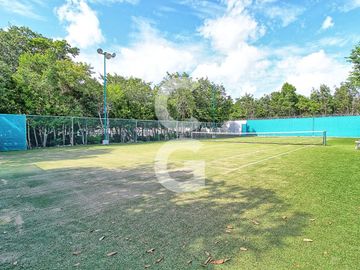 Casa en Venta en Cancun en Residencial Lagos del Sol Frente al Lago con 6 Rec