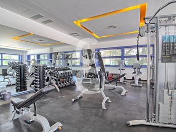 Casa en Venta en Cancun en Residencial Lagos del Sol Frente al Lago con 6 Rec