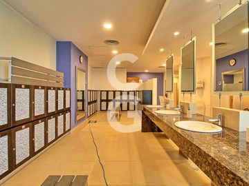 Casa en Venta en Cancun en Residencial Lagos del Sol Frente al Lago con 6 Rec