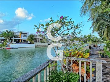 Casa en Venta en Cancun en Residencial Lagos del Sol Frente al Lago con 6 Rec