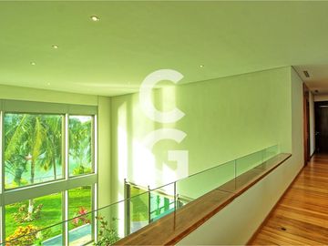 Casa en Venta en Cancun en Residencial Lagos del Sol Frente al Lago con 6 Rec