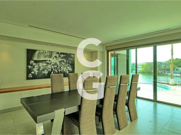 Casa en Venta en Cancun en Residencial Lagos del Sol Frente al Lago con 6 Rec