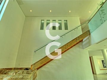 Casa en Venta en Cancun en Residencial Lagos del Sol Frente al Lago con 6 Rec