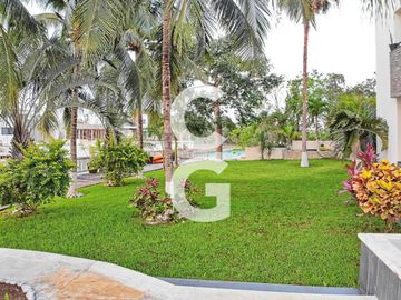 Casa en Venta en Cancun en Residencial Lagos del Sol Frente al Lago con 6 Rec