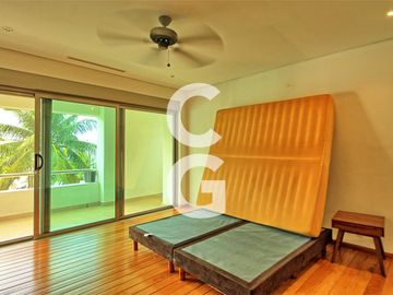 Casa en Venta en Cancun en Residencial Lagos del Sol Frente al Lago con 6 Rec