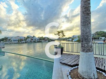 Casa en Venta en Cancun en Residencial Lagos del Sol Frente al Lago con 6 Rec