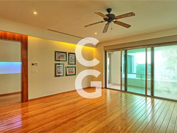 Casa en Venta en Cancun en Residencial Lagos del Sol Frente al Lago con 6 Rec