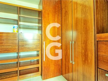 Casa en Venta en Cancun en Residencial Lagos del Sol Frente al Lago con 6 Rec