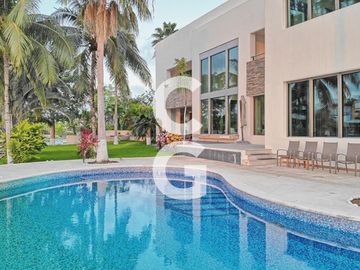 Casa en Venta en Cancun en Residencial Lagos del Sol Frente al Lago con 6 Rec