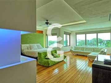 Casa en Venta en Cancun en Residencial Lagos del Sol Frente al Lago con 6 Rec