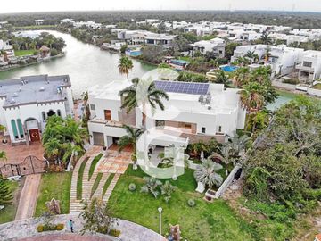 Casa en Venta en Cancun en Residencial Lagos del Sol Frente al Lago con 6 Rec