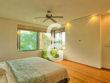 Casa en Venta en Cancun en Residencial Lagos del Sol Frente al Lago con 6 Rec