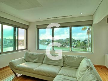 Casa en Venta en Cancun en Residencial Lagos del Sol Frente al Lago con 6 Rec