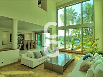 Casa en Venta en Cancun en Residencial Lagos del Sol Frente al Lago con 6 Rec