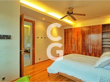 Casa en Venta en Cancun en Residencial Lagos del Sol Frente al Lago con 6 Rec