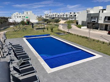CASA DENTRO DE COTO CON ALBERCA ZAPOPAN