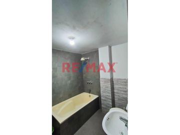 Vendo Casa Con Local Comercial - 71.54M2 En Plena Avenida Guzman Barrón – Urb. Sto Dominguito - $140,000