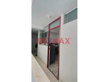 Vendo Casa Con Local Comercial - 71.54M2 En Plena Avenida Guzman Barrón – Urb. Sto Dominguito - $140,000
