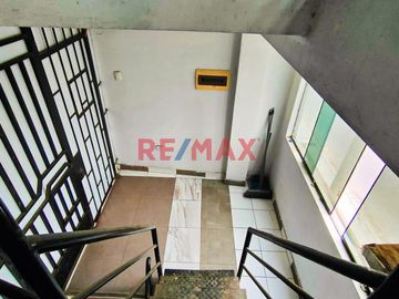 Vendo Casa Con Local Comercial - 71.54M2 En Plena Avenida Guzman Barrón – Urb. Sto Dominguito - $140,000