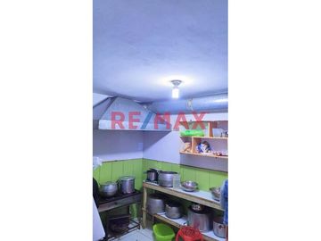 Vendo Casa Con Local Comercial - 71.54M2 En Plena Avenida Guzman Barrón – Urb. Sto Dominguito - $140,000