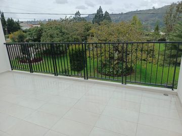 CASA EN VENTA EN EXCLUSIVO CONDOMINIO EN AMBATO