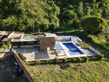 VENDO FINCA DE TRABAJO EN AMALFI ANTIOQUIA.