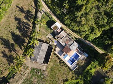 VENDO FINCA DE TRABAJO EN AMALFI ANTIOQUIA.