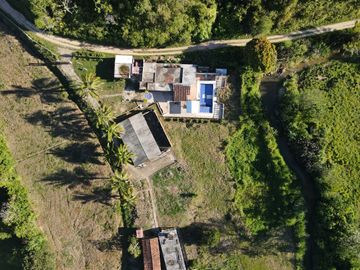 VENDO FINCA DE TRABAJO EN AMALFI ANTIOQUIA.
