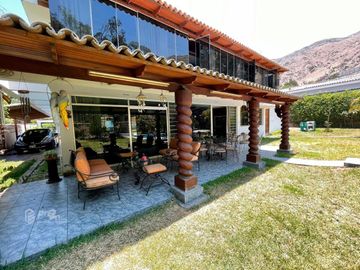 !!! Oportunidad Unica !!! Majestuosa Casa, Finos Acabados, Amplios Jardines y Andeneria