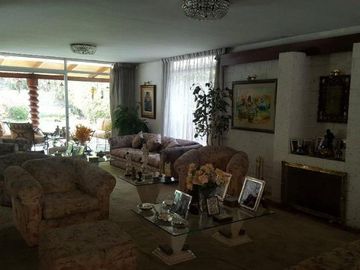 !!! Oportunidad Unica !!! Majestuosa Casa, Finos Acabados, Amplios Jardines y Andeneria